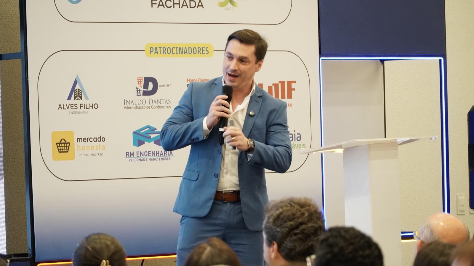 Palestra de Roberto Fagundes na FESÍNDICO